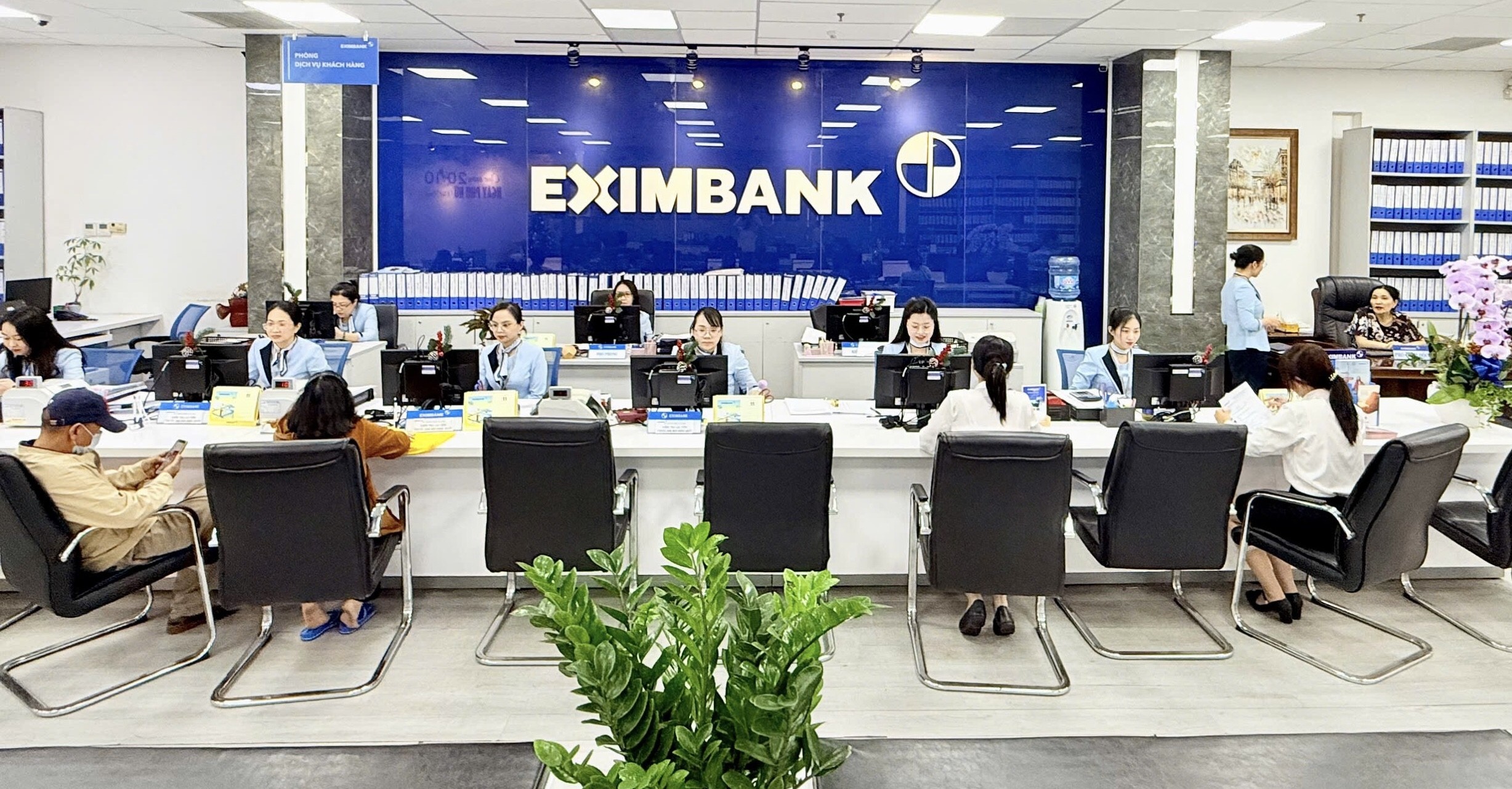 eximbank-to-chuc-thanh-cong-dai-hoi-co-dong-bat-thuong-nam-2024-1732848283.jpeg