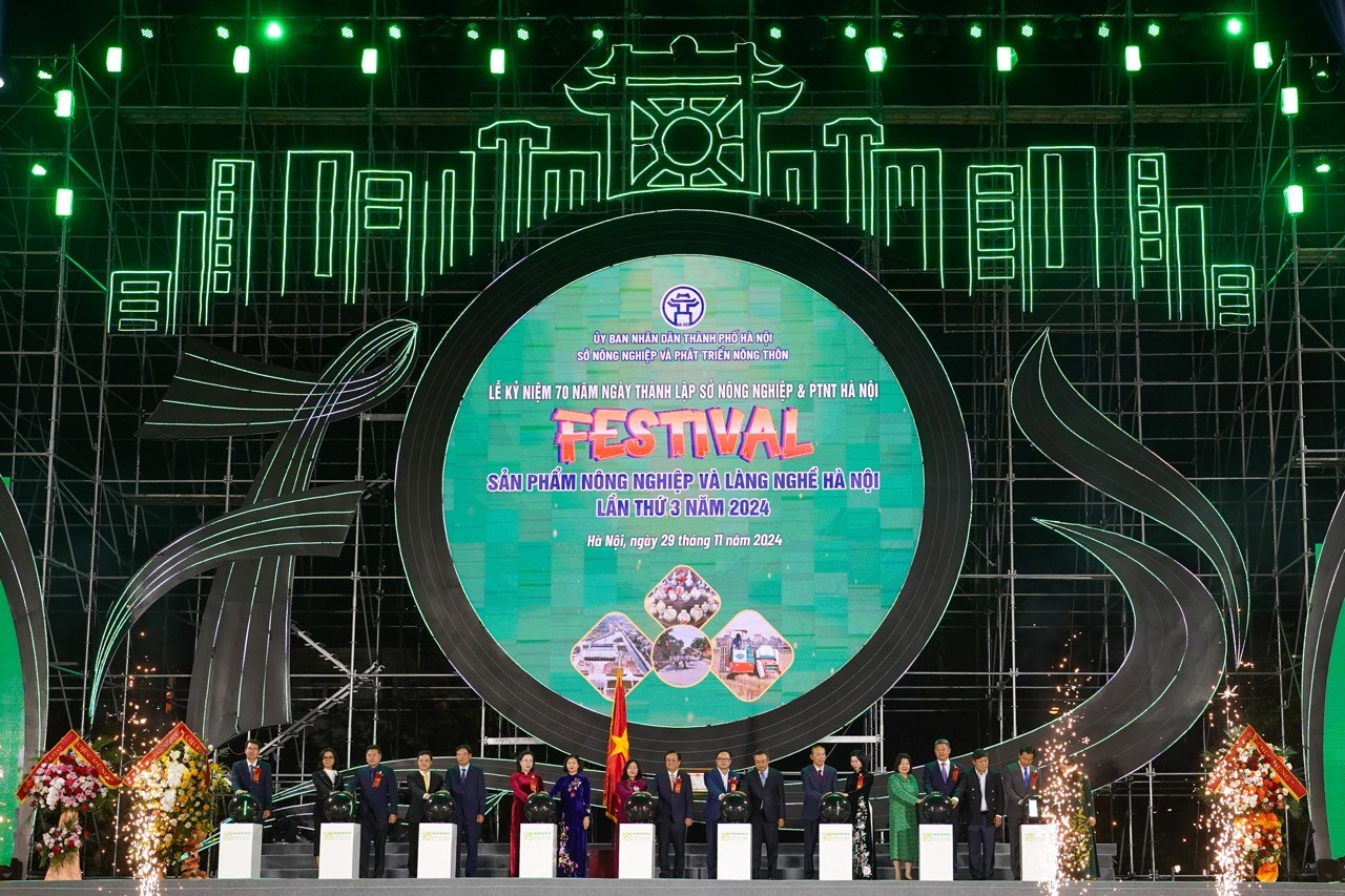 mailand-hanoi-city-tung-bung-ngay-hoi-san-pham-nong-nghiep-va-lang-nghe-lan-thu-3-4-1732960540.jpeg
