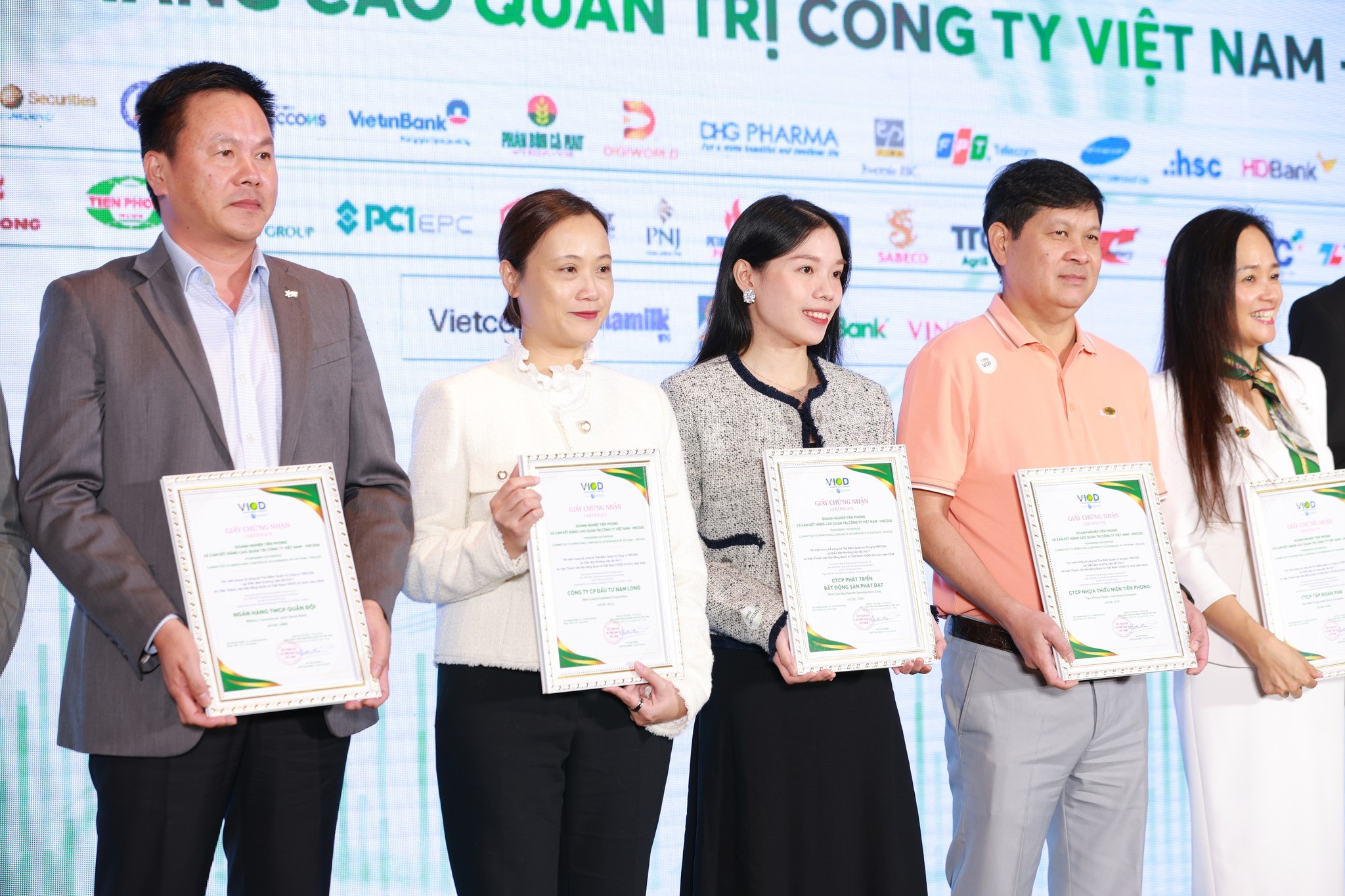 pdr-top-50-doanh-nghiep-thuc-hanh-quan-tri-cong-ty-tot-nhat-vncg50-2-1733468642.jpeg
