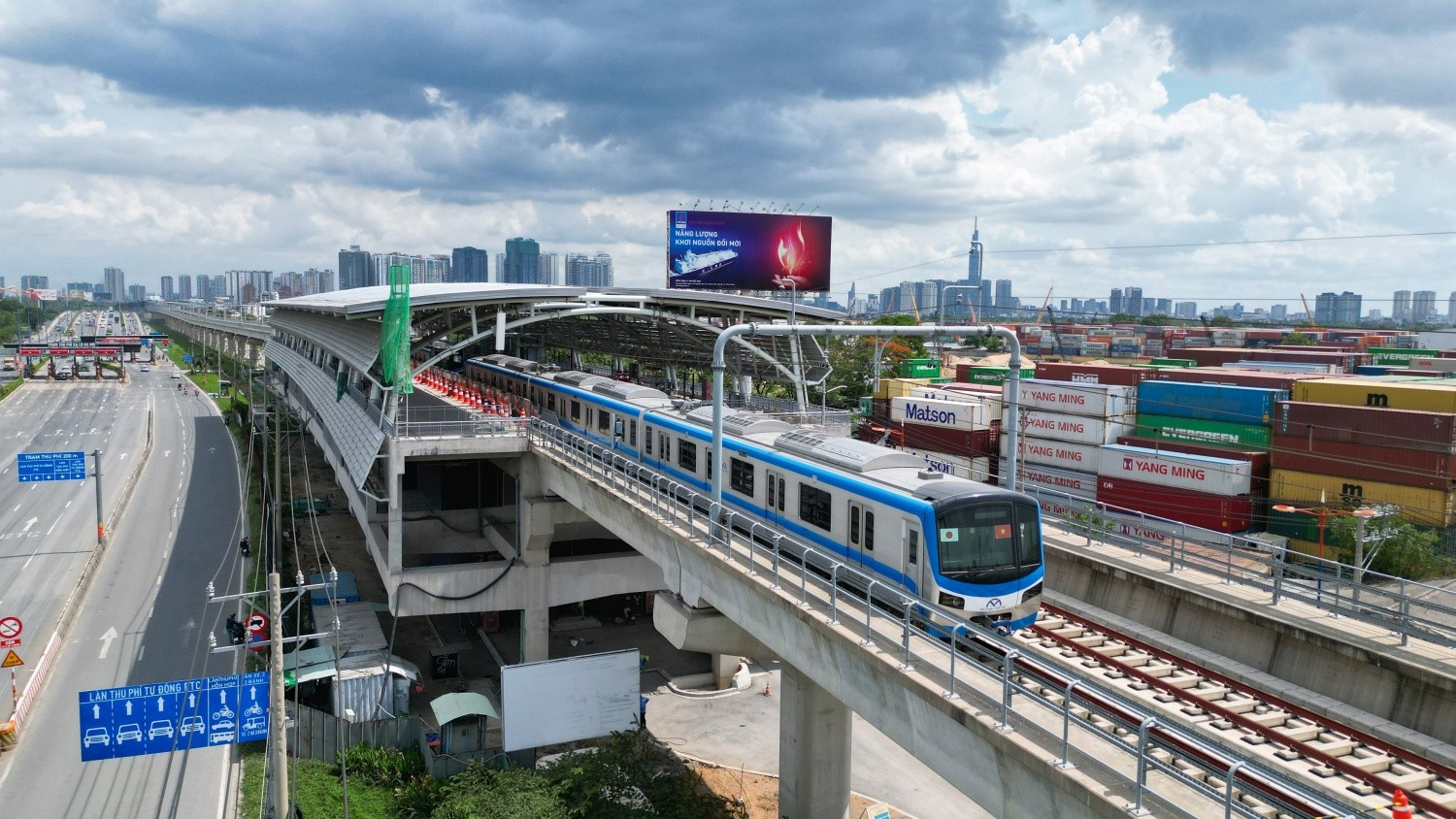 metro-so-1-ben-thanh-suoi-tien-don-hon-1-trieu-luot-khach-sau-hon-mot-tuan-van-hanh-1-1735783756.jpg