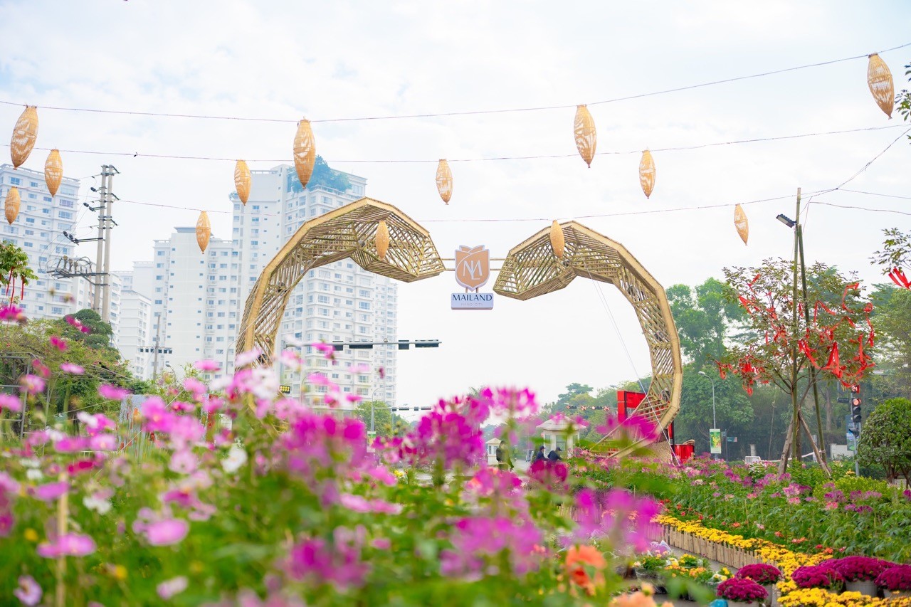 home-hanoi-xuan-2025-nghe-thanh-am-tet-viet-truoc-gio-ngan-vang-12-1737097422.jpeg