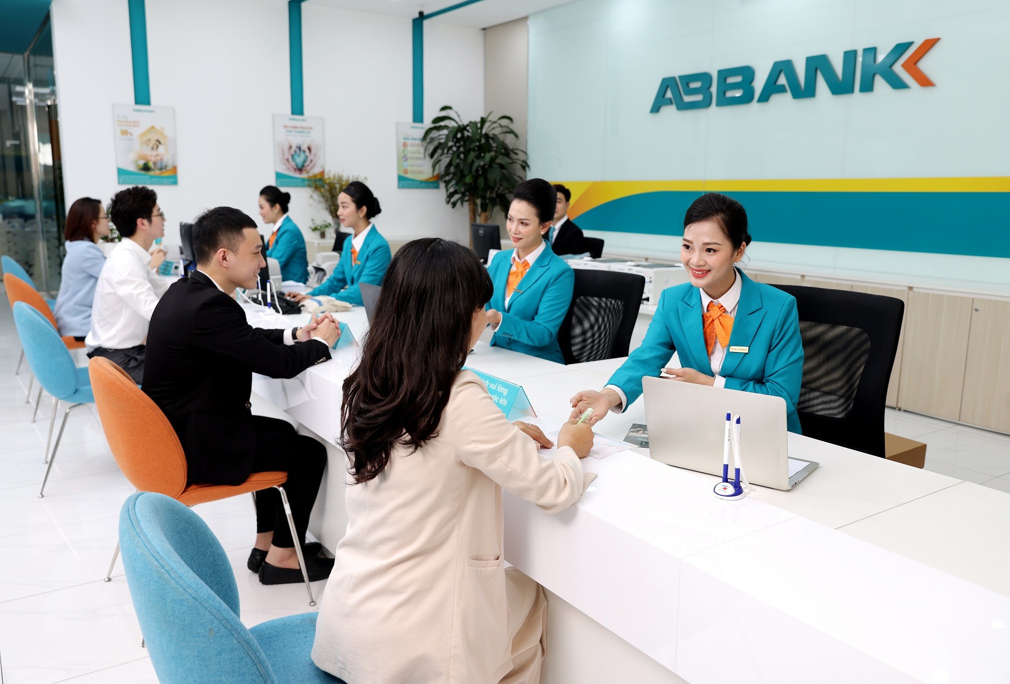 ong-vu-van-tien-roi-hdqt-abbank-3-1737172675.jpg