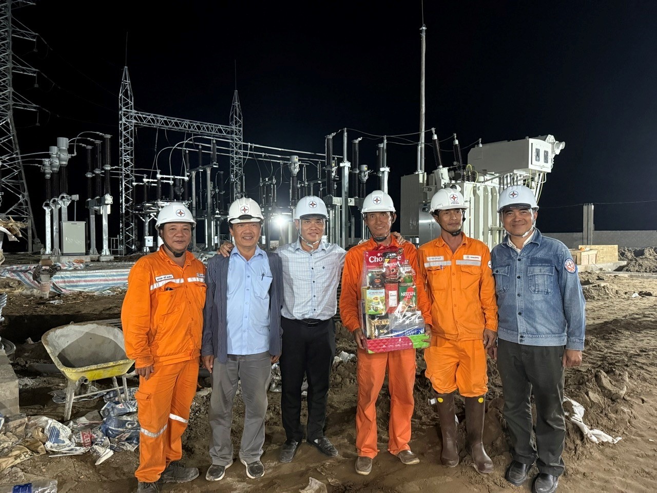 evnspc-no-luc-dong-dien-loat-cong-trinh-truoc-ky-nghi-tet-nguyen-dan-3-1737796378.jpeg