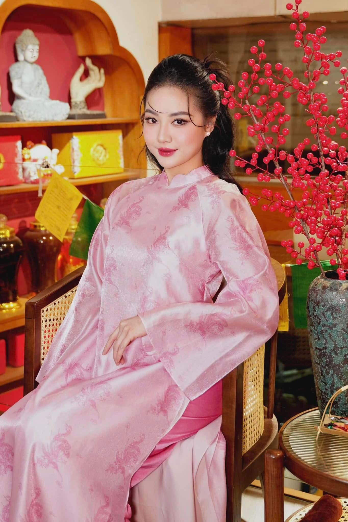 ai-nua-nha-y-duoc-bao-long-hoa-khoi-gac-lai-hao-quang-vuong-mien-noi-nghiep-cha-dung-cay-thuoc-tri-benh-cuu-nguoi-4-1740641838.jpg