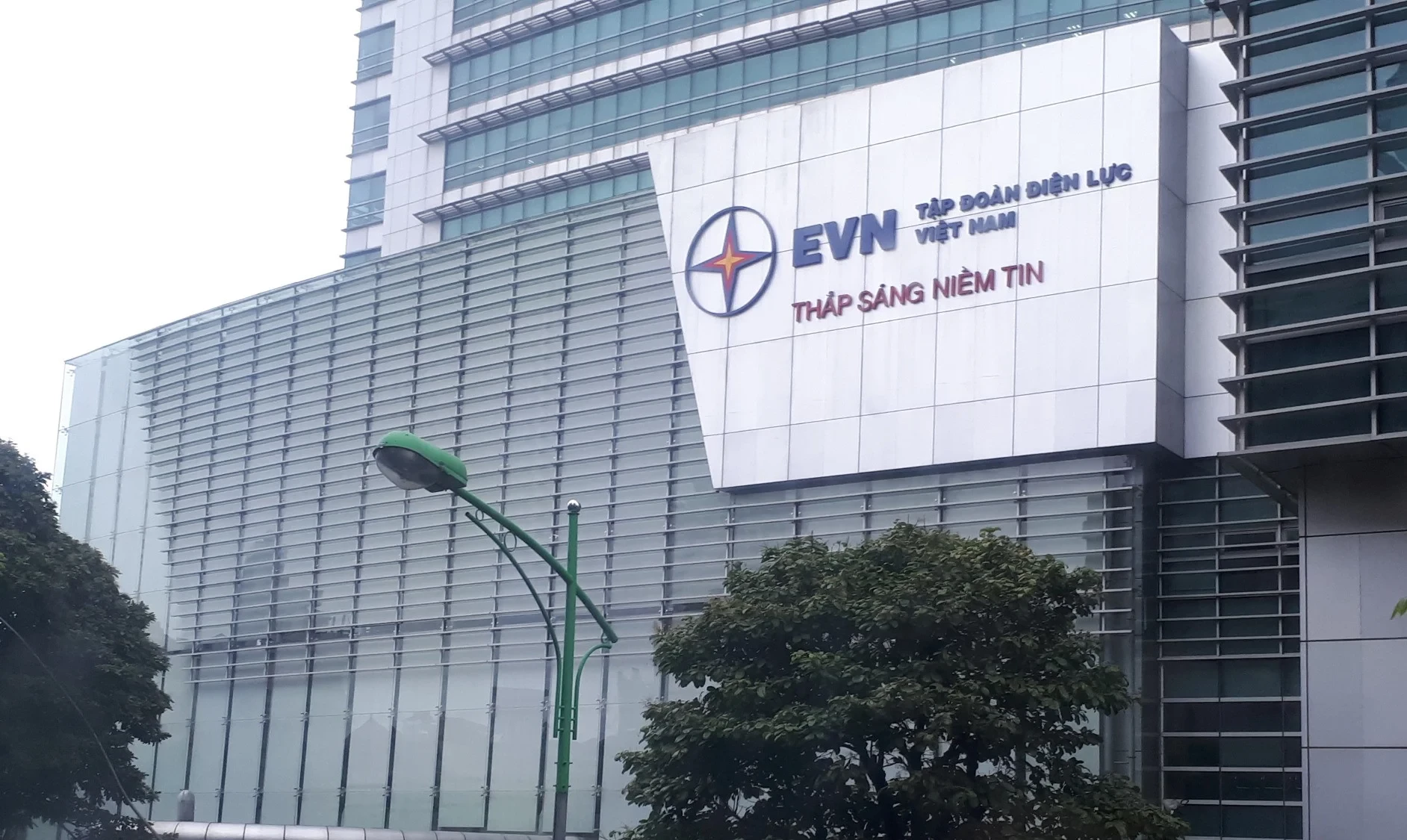 evn-vay-mot-ngan-hang-hon-5400-ty-dong-de-lam-du-an-duong-day-500-kv-lao-cai-vinh-yen-1-1741705103.webp