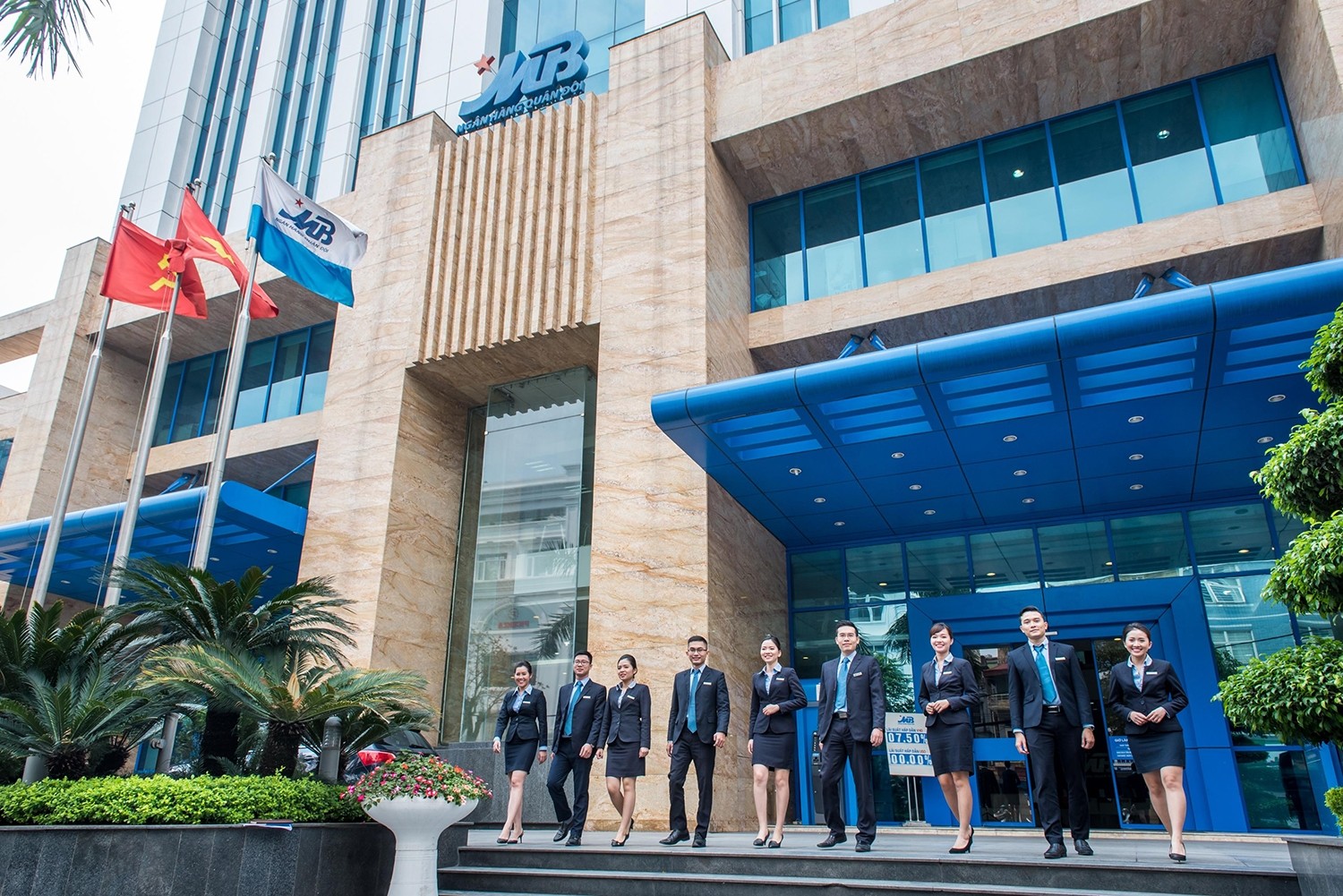 mbbank-vua-tiet-lo-mot-co-dong-lon-nam-gan-62-trieu-co-phieu-tai-nha-bang-nay-1-1742350026.jpg