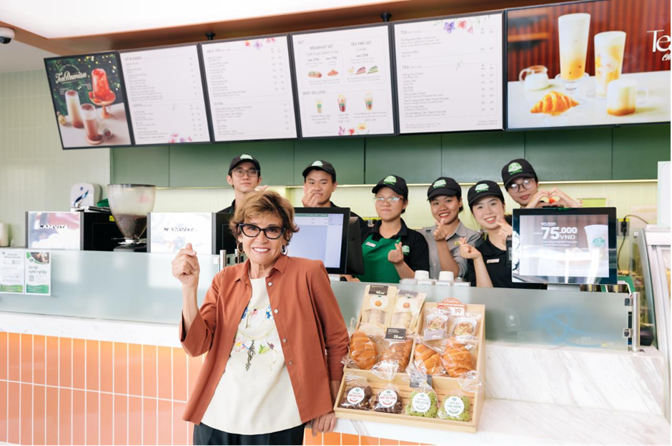 ceo-patricia-marques-va-chien-luoc-kinh-doanh-cua-phuc-long-lan-toa-tinh-hoa-tra-viet-ket-noi-truyen-thong-cung-gen-z-hien-dai-2-1743755716.png