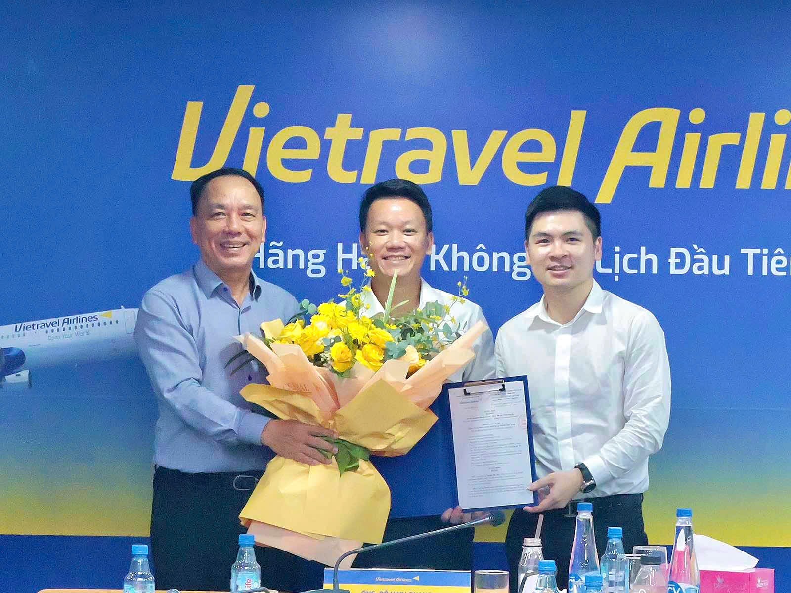 chan-dung-ong-nguyen-duc-anh-vi-thac-si-hang-khong-vu-tru-vua-ngoi-ghe-pho-tong-giam-doc-vietravel-airlines-1-1745078352.png