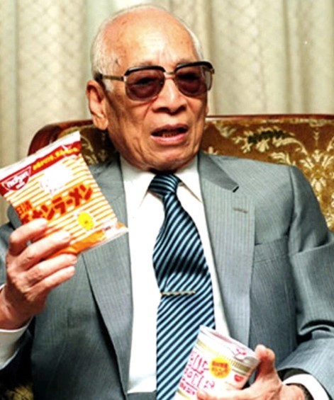 cuoc-doi-day-ray-thang-tram-cua-cha-de-mi-an-lien-tu-vao-tu-pha-san-toi-het-gia-tren-troi-van-dat-nhu-tom-tuoi3-1747359474.jpg