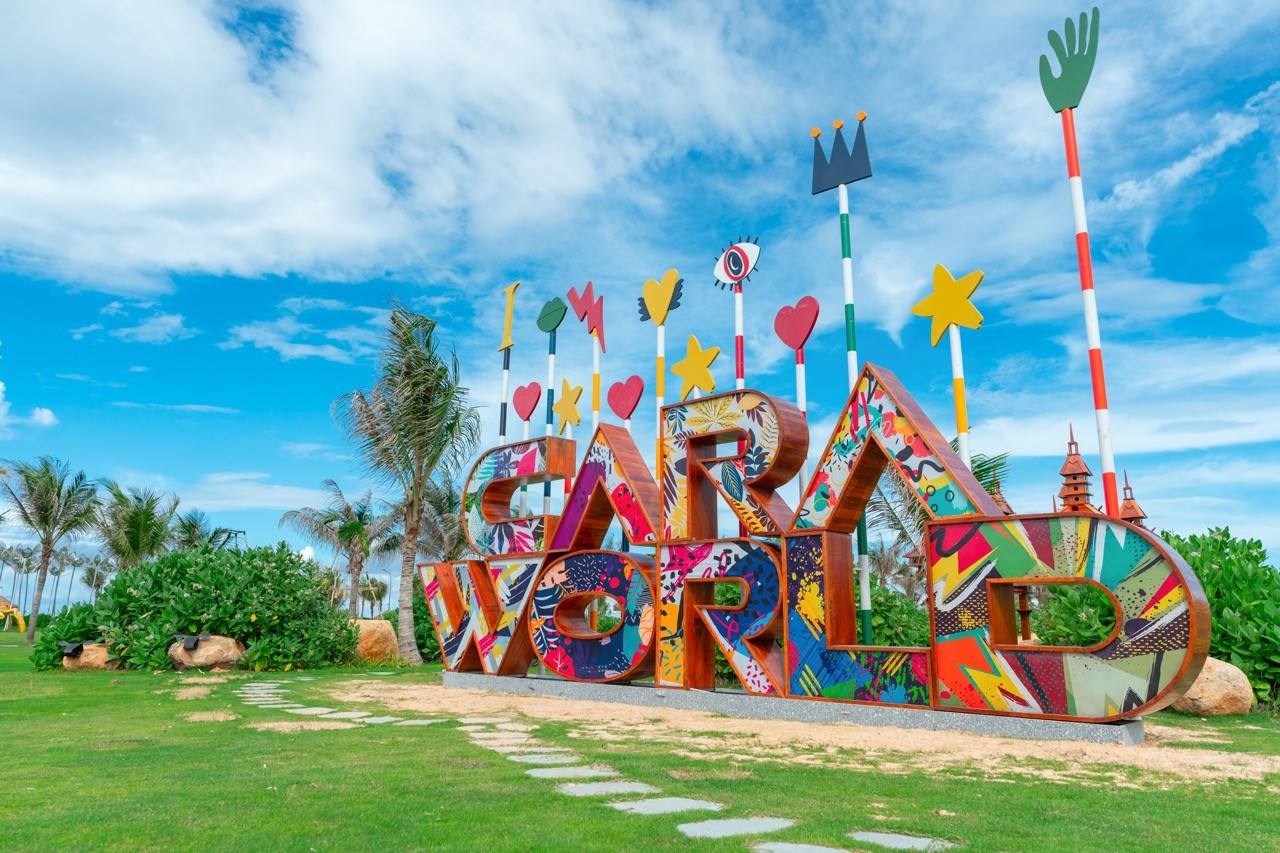 le-hoi-chao-he-lon-nhat-cam-ranh-chinh-thuc-mo-cua-cong-vien-bien-tai-caraworld-3-1749467094.jpeg