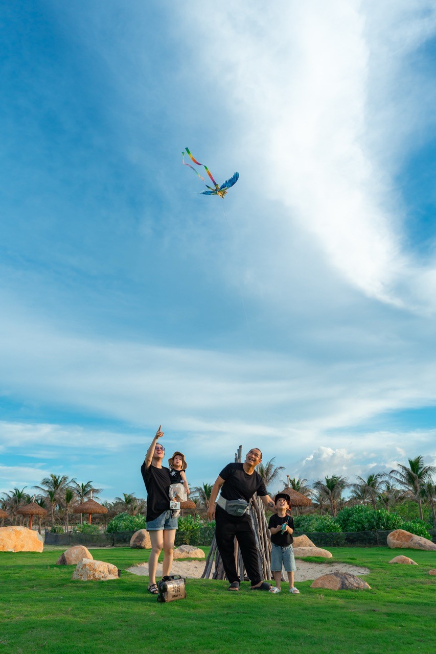 le-hoi-chao-he-lon-nhat-cam-ranh-chinh-thuc-mo-cua-cong-vien-bien-tai-caraworld-4-1749467094.jpeg