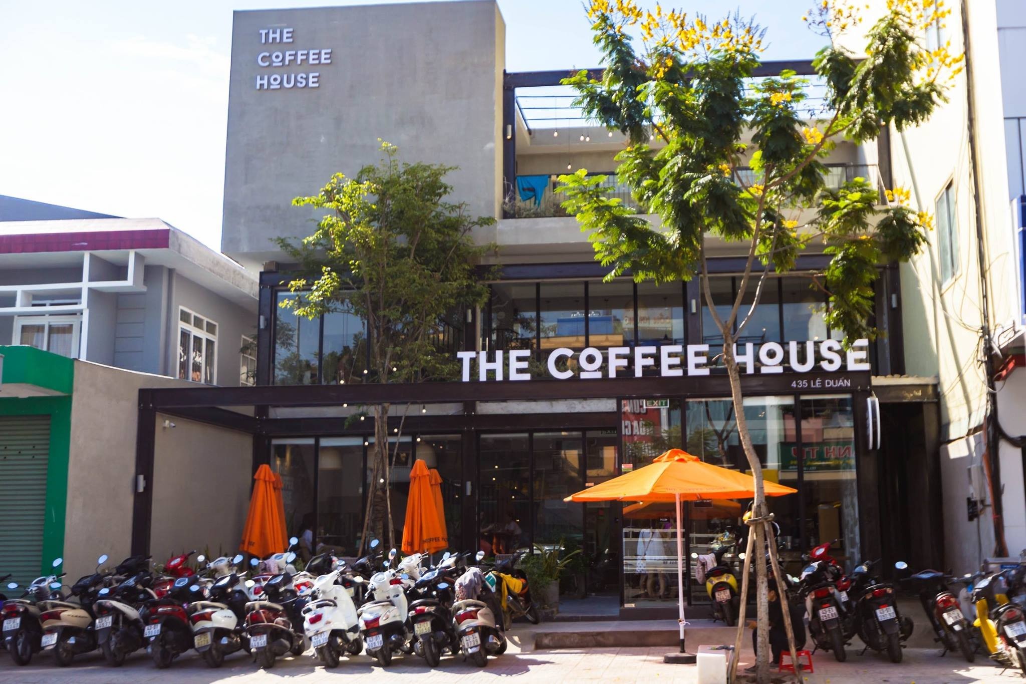 trum-lau-nuong-golden-gate-vua-thau-tom-xong-the-coffee-house-gio-dat-muc-tieu-lai-gap-doi-1-1749780723.jpg