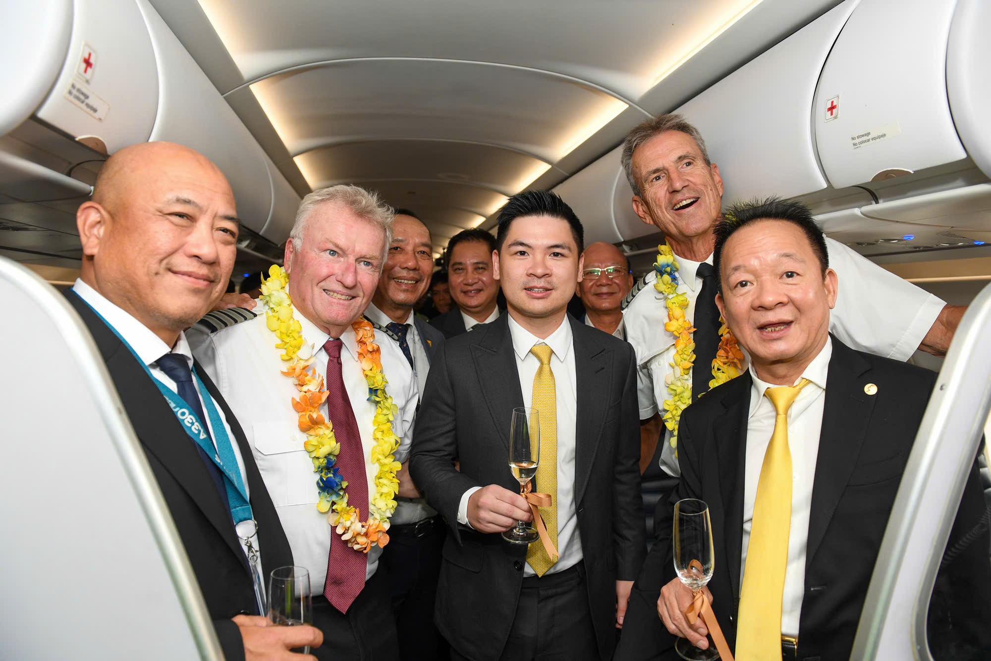 vietravel-airlines-don-may-bay-airbus-a321-dau-tien-thuoc-so-huu-cua-hang-3-1751119055.jpg