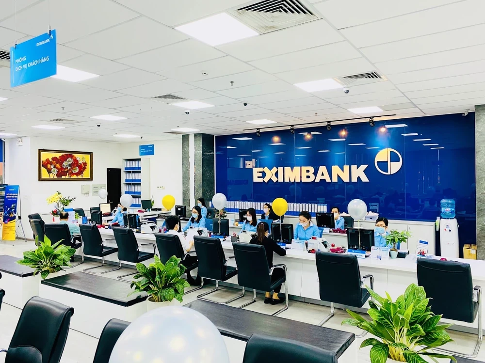 eximbank-thay-doi-nhan-su-cap-cao-ong-tran-tan-loc-ba-pham-thi-huyen-trang-ong-nguyen-van-hoa-1-1751340778.webp