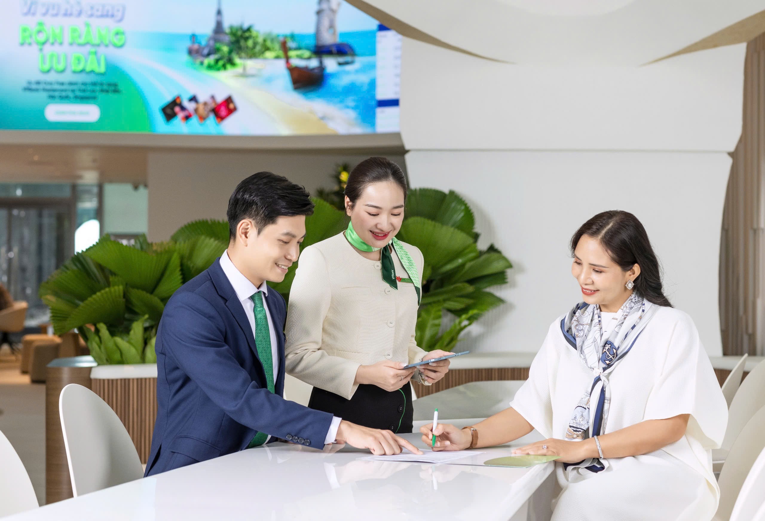khang-dinh-cam-ket-dong-hanh-cung-nu-doanh-nhan-vpbank-nhan-giai-thuong-quoc-te-danh-gia-2-1751883066.jpg