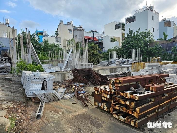 can-canh-du-an-nghin-ty-cua-chu-dau-tu-trung-thuy-lancaster-o-tp-hcm-phoi-nang-mua-suot-7-nam-khien-nguoi-mua-cho-doi-mon-moi4-1752129738.jpg