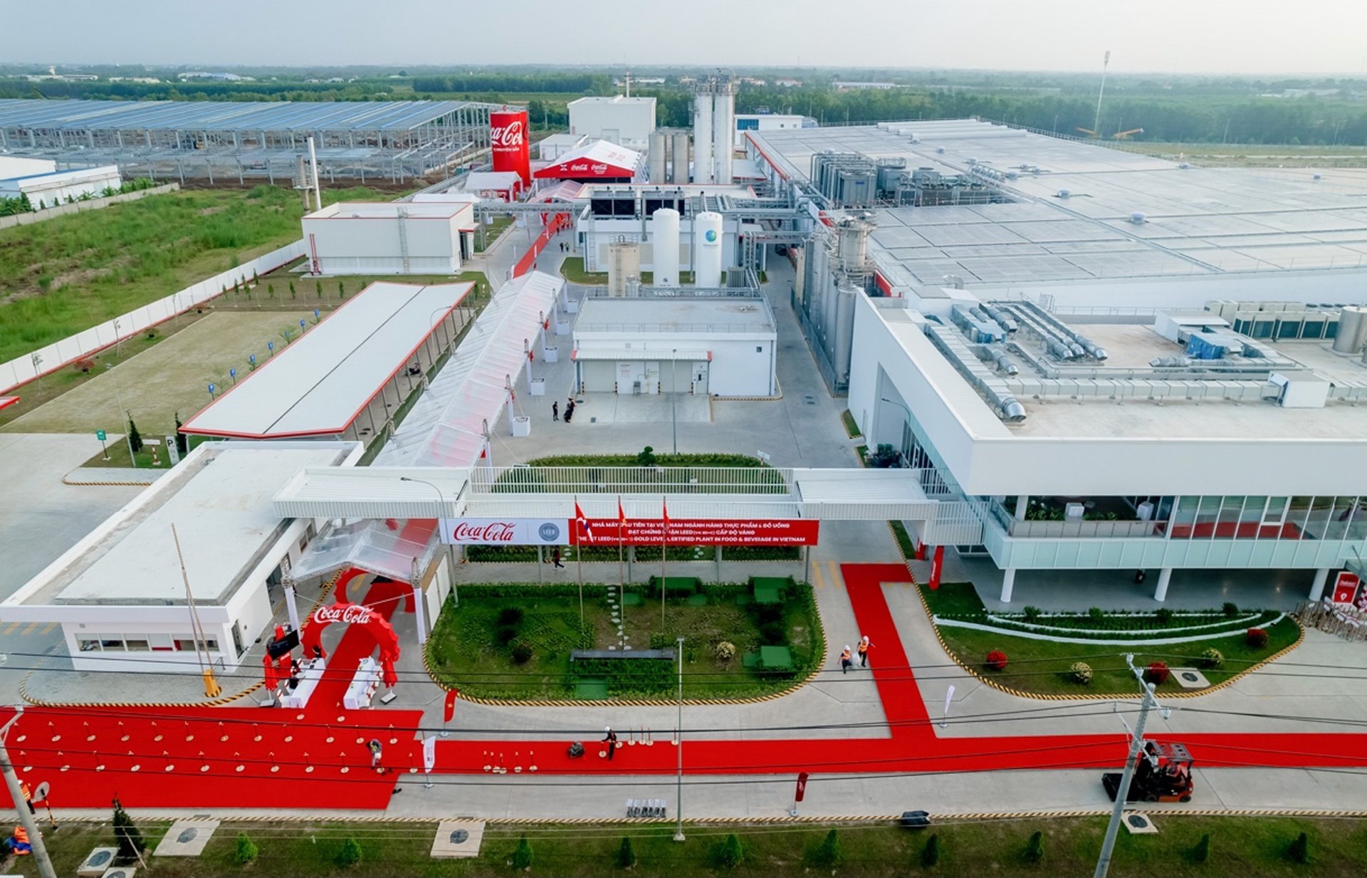 le-khanh-thanh-du-an-nha-may-coca-cola-lon-nhat-viet-nam5-1752725143.jpg