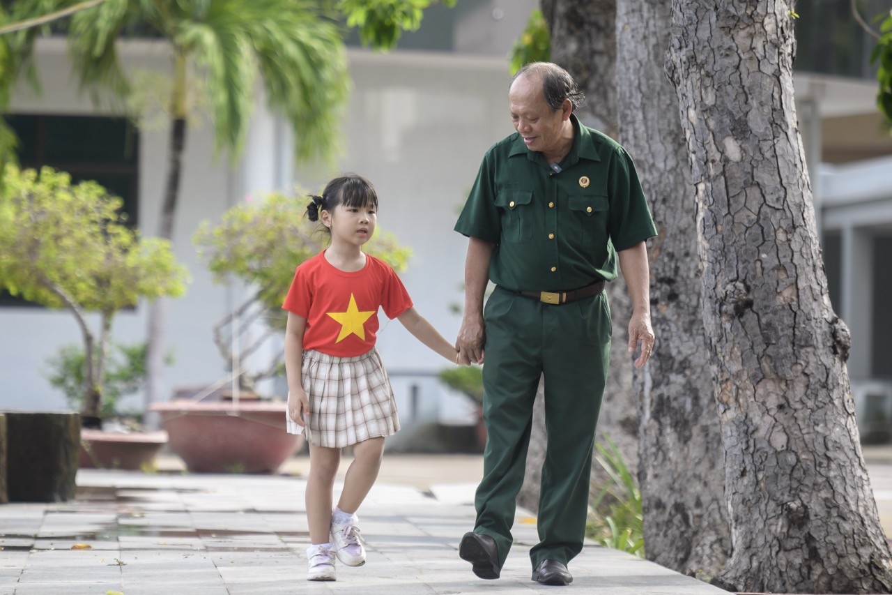 hon-100-buc-tranh-cua-con-em-can-bo-nhan-vien-va-18000-san-pham-dinh-duong-vinamilk-tri-an-dip-277-1753432261.jpeg