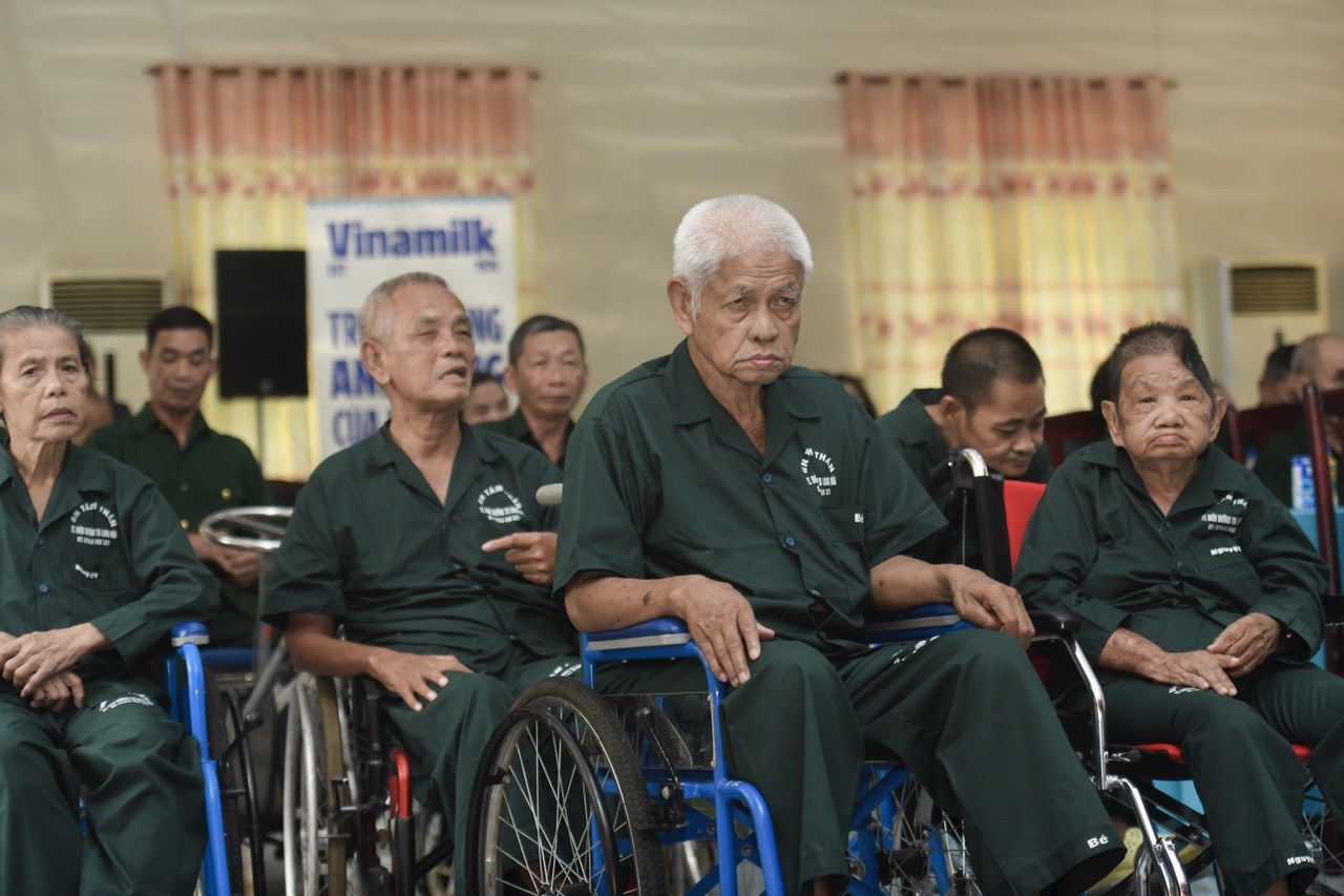 hon-100-buc-tranh-cua-con-em-can-bo-nhan-vien-va-18000-san-pham-dinh-duong-vinamilk-tri-an-dip-277-2-1753432261.jpeg