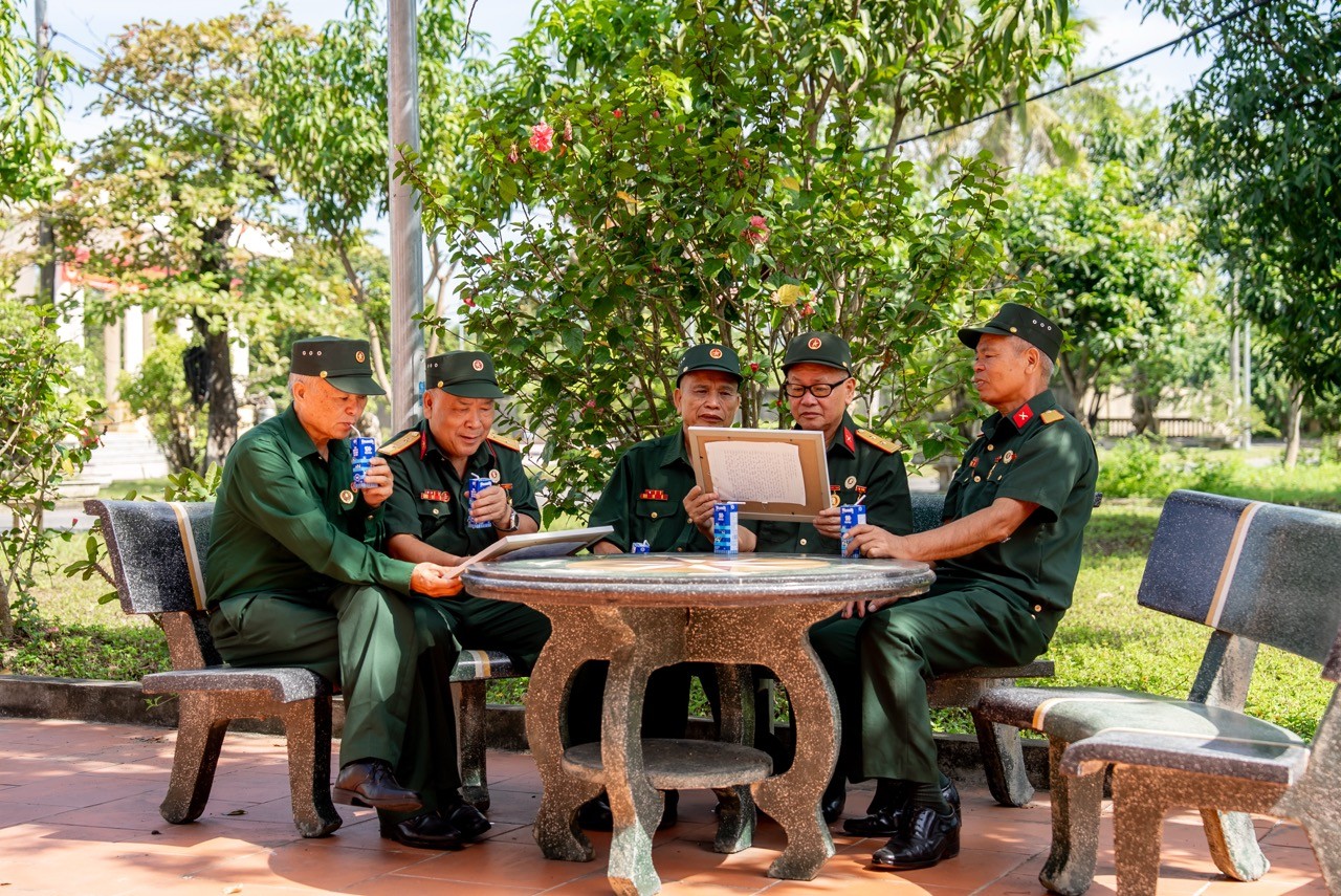 hon-100-buc-tranh-cua-con-em-can-bo-nhan-vien-va-18000-san-pham-dinh-duong-vinamilk-tri-an-dip-277-4-1753432261.jpeg