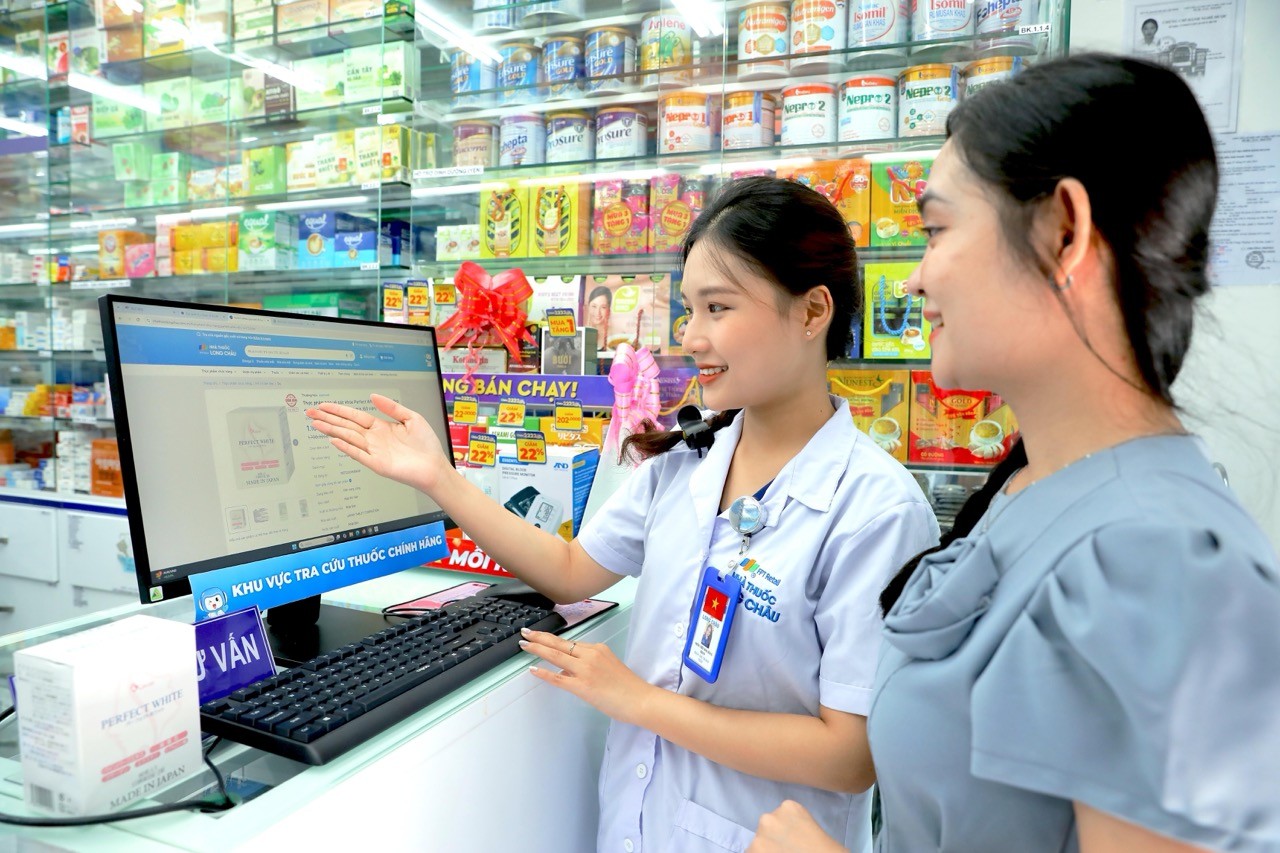 fpt-retail-dat-hon-23000-ty-doanh-thu-sau-6-thang-2-1753781933.jpeg