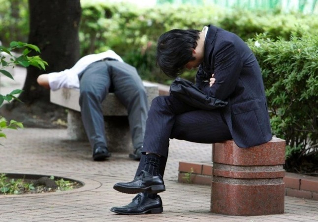 nhat-ban-su-dung-thuat-ngu-karoshi-1754017213.jpg