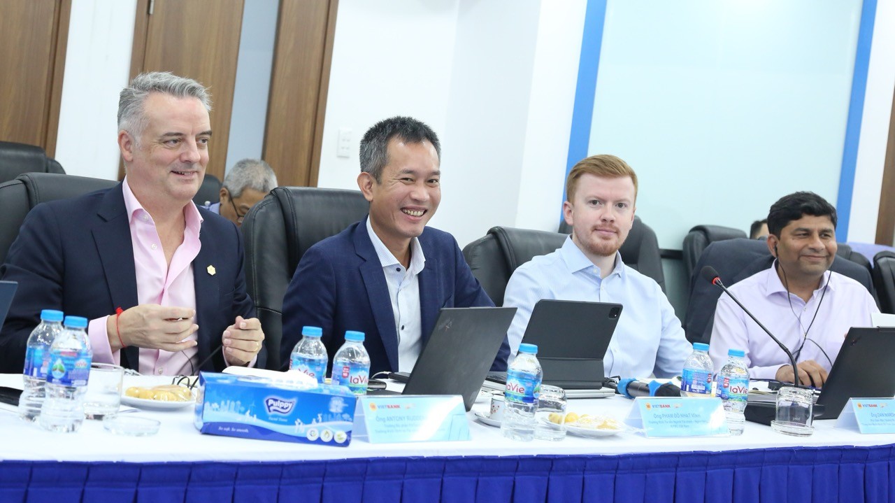 vietbank-to-chuc-hoi-thao-chien-luoc-dau-tu-vao-ai-va-core-banking-1754301760.jpeg