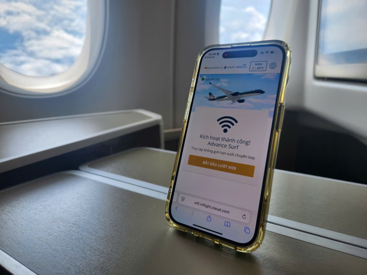 vietnam-airlines-ban-dich-vu-internet-tren-may-bay-10-usd-cho-1-gio-vao-web-1754494060.jpg