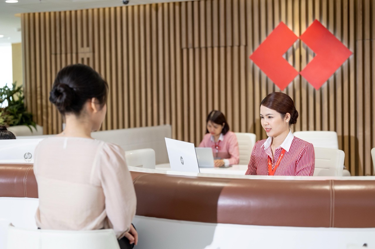 techcombank-lot-top-20-doanh-nghiep-co-diem-esg-cao-nhat-ro-vnsi-2-1754993598.jpeg