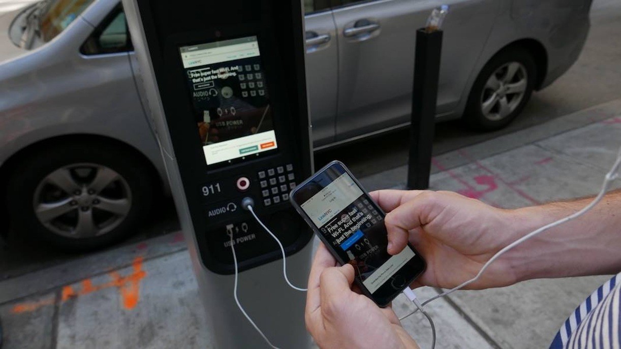 song-o-new-york-gio-chang-lo-mat-mang-wi-fi-mien-phi-tu-2000-tram-linknyc4-1755661606.jpg