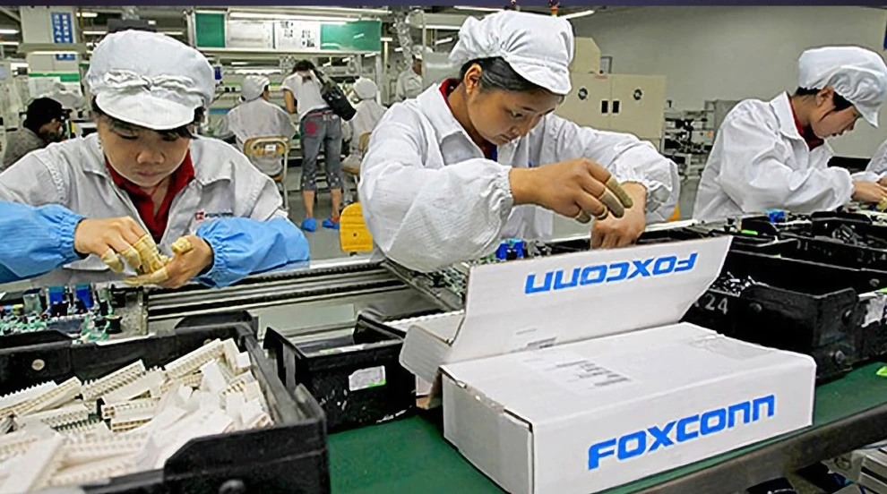 foxconn-thuong-lon-de-tim-cong-nhan-lap-iphone-17-1755786764.webp