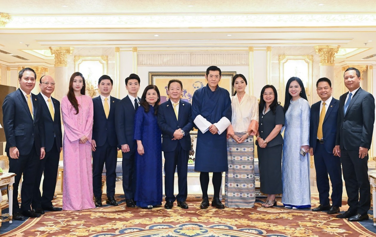 quoc-vuong-bhutan-va-hoang-hau-toi-tham-tap-doan-tt-group3-1755743056.jpg