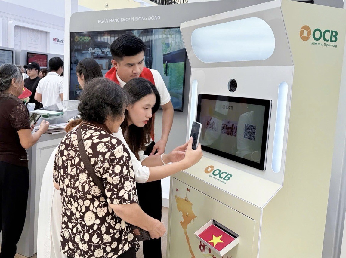 mo-hinh-ngan-hang-mo-open-banking-cua-ocb-noi-bat-tai-trien-lam-a80-1756433890.jpeg