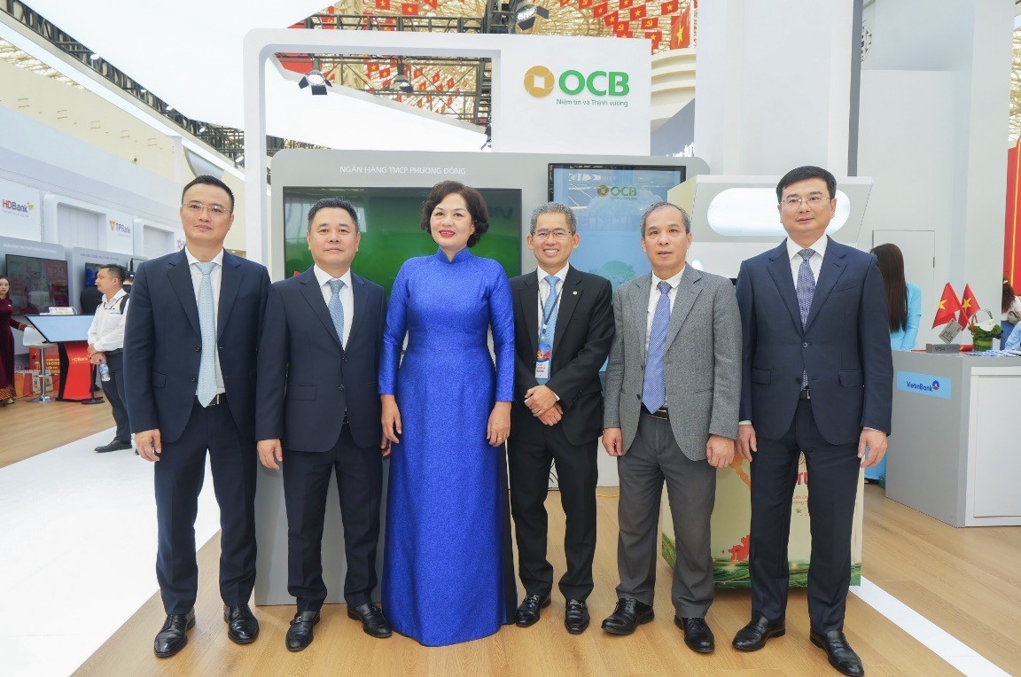 mo-hinh-ngan-hang-mo-open-banking-cua-ocb-noi-bat-tai-trien-lam-a80-2-1756433890.jpeg