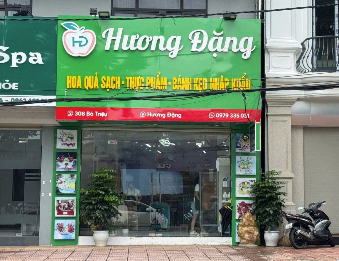 45-trieu-cho-3-chum-nho-cua-hang-xa-xi-lo-ra-la-ban-hang-nhap-lau2-1757046505.jpg
