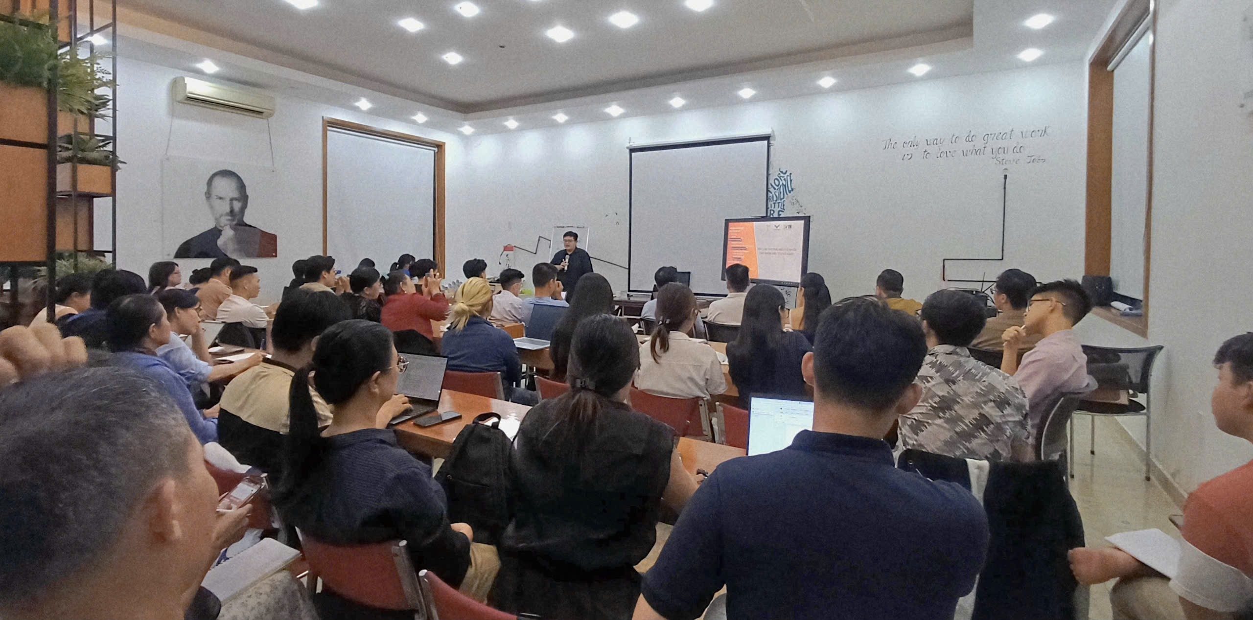 lop-quan-tri-thuong-hieu-12082025-1757237421.jpg