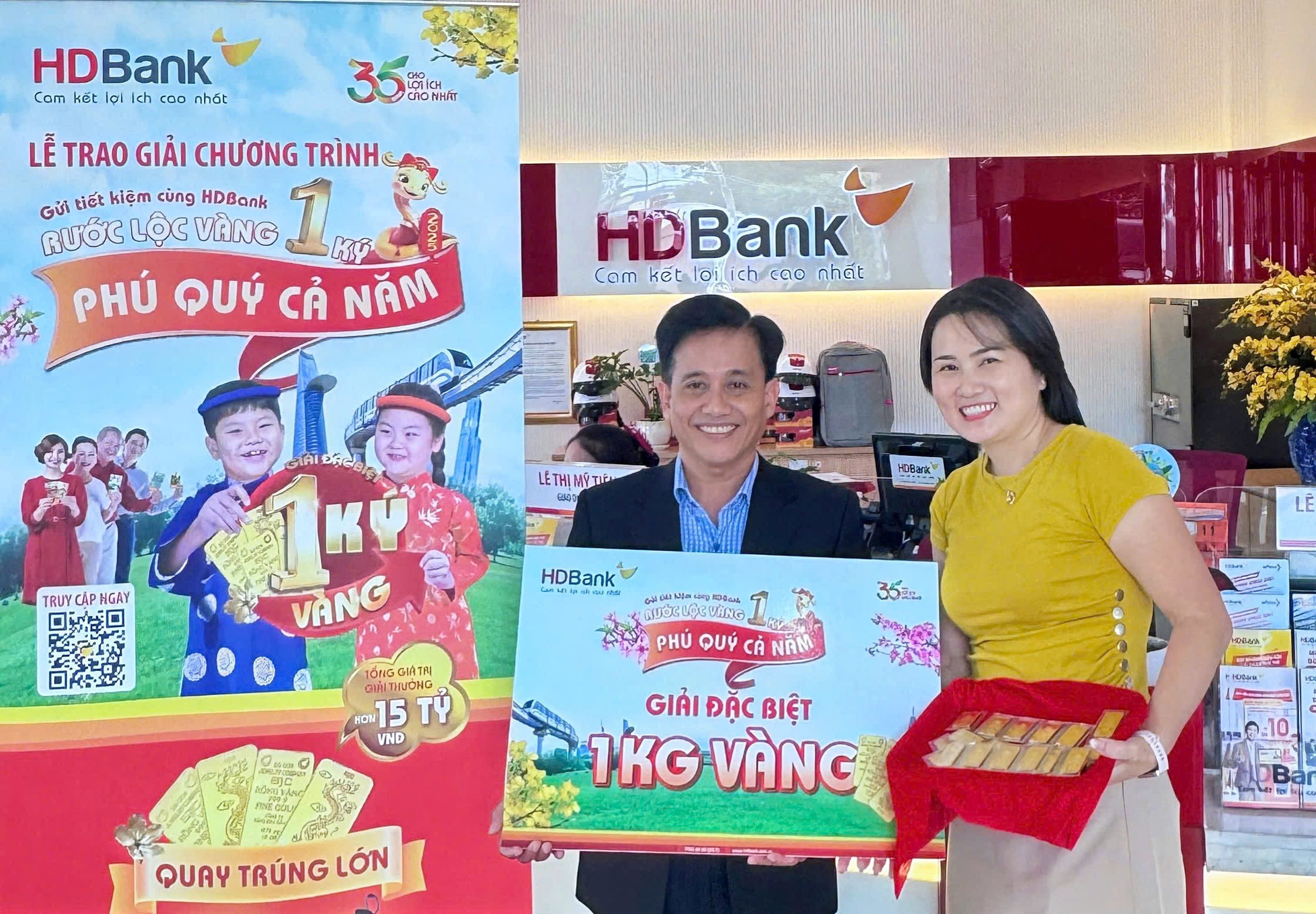 hdbank-trao-thuong-1-ky-vang-sjc-cho-nu-khach-hang-tai-tphcm-1757667371.jpg