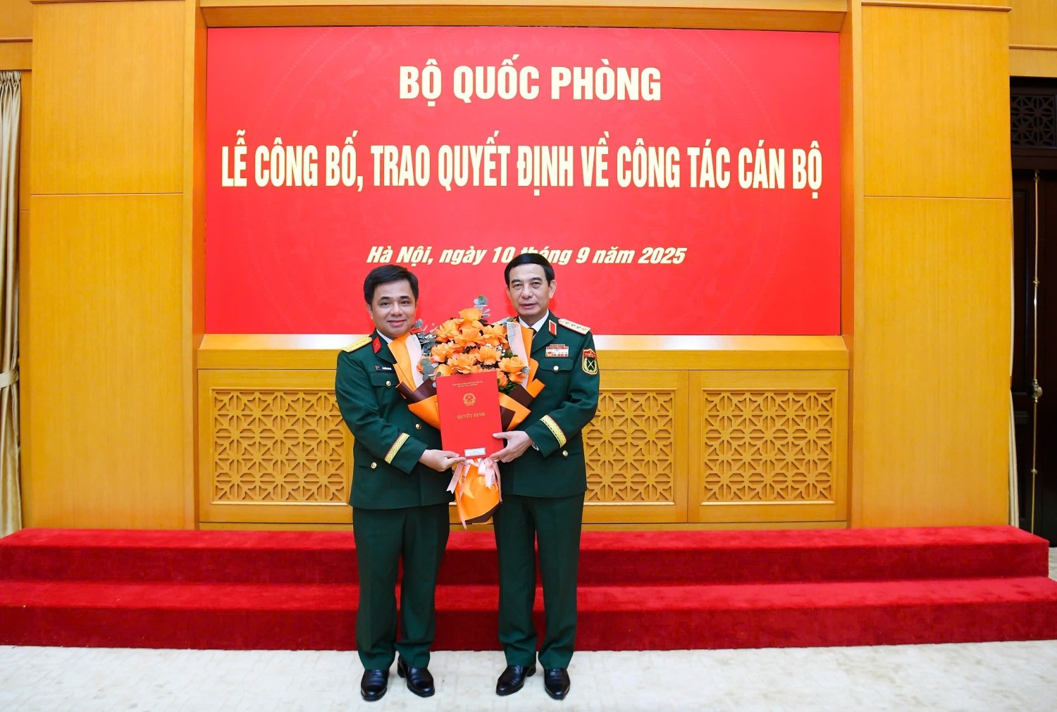 chan-dung-2-tan-pho-tong-giam-doc-viettel-vua-duoc-bo-nhiem-2-1757758841.jpg