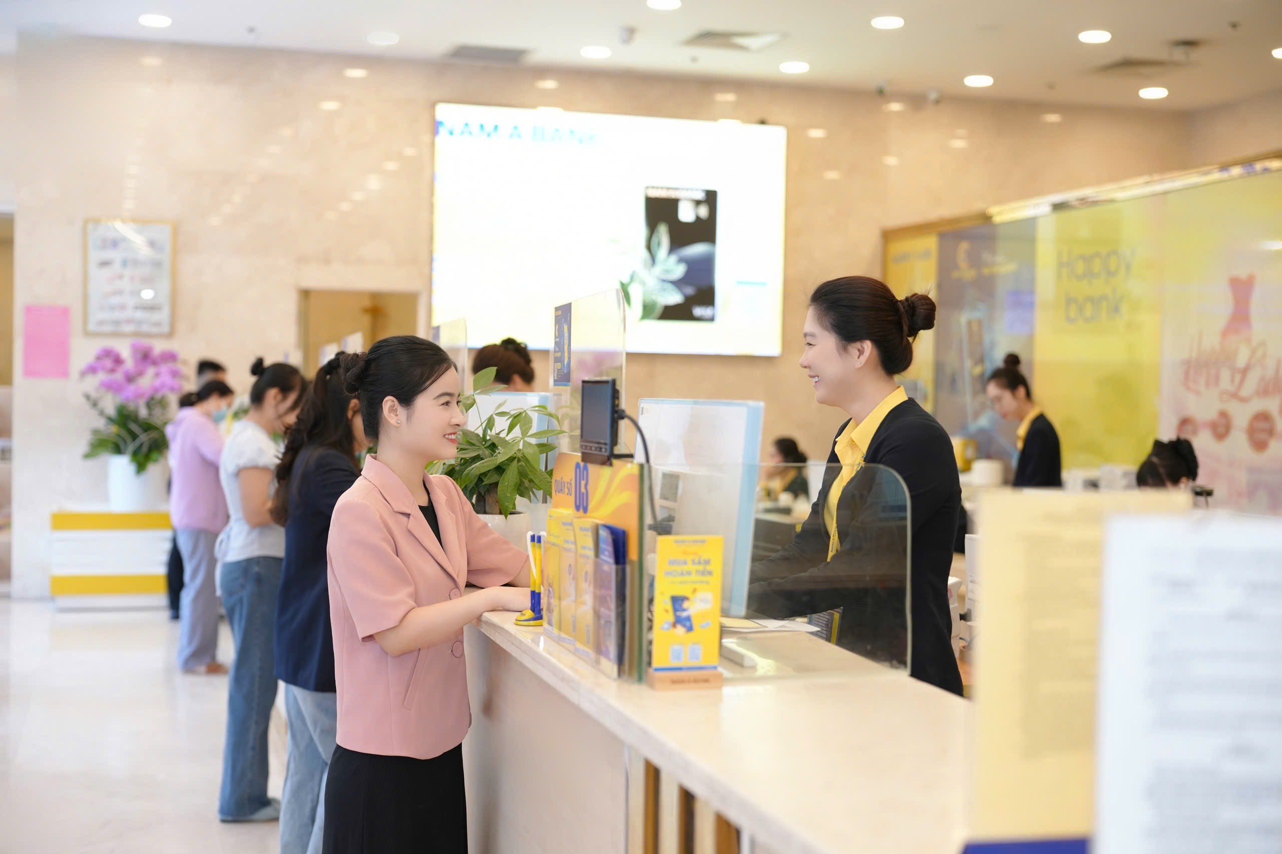 fiinratings-lan-dau-xep-hang-tin-nhiem-dai-han-nam-a-bank-o-muc-a-voi-trien-vong-on-dinh-2jpeg-1758168361.jpeg