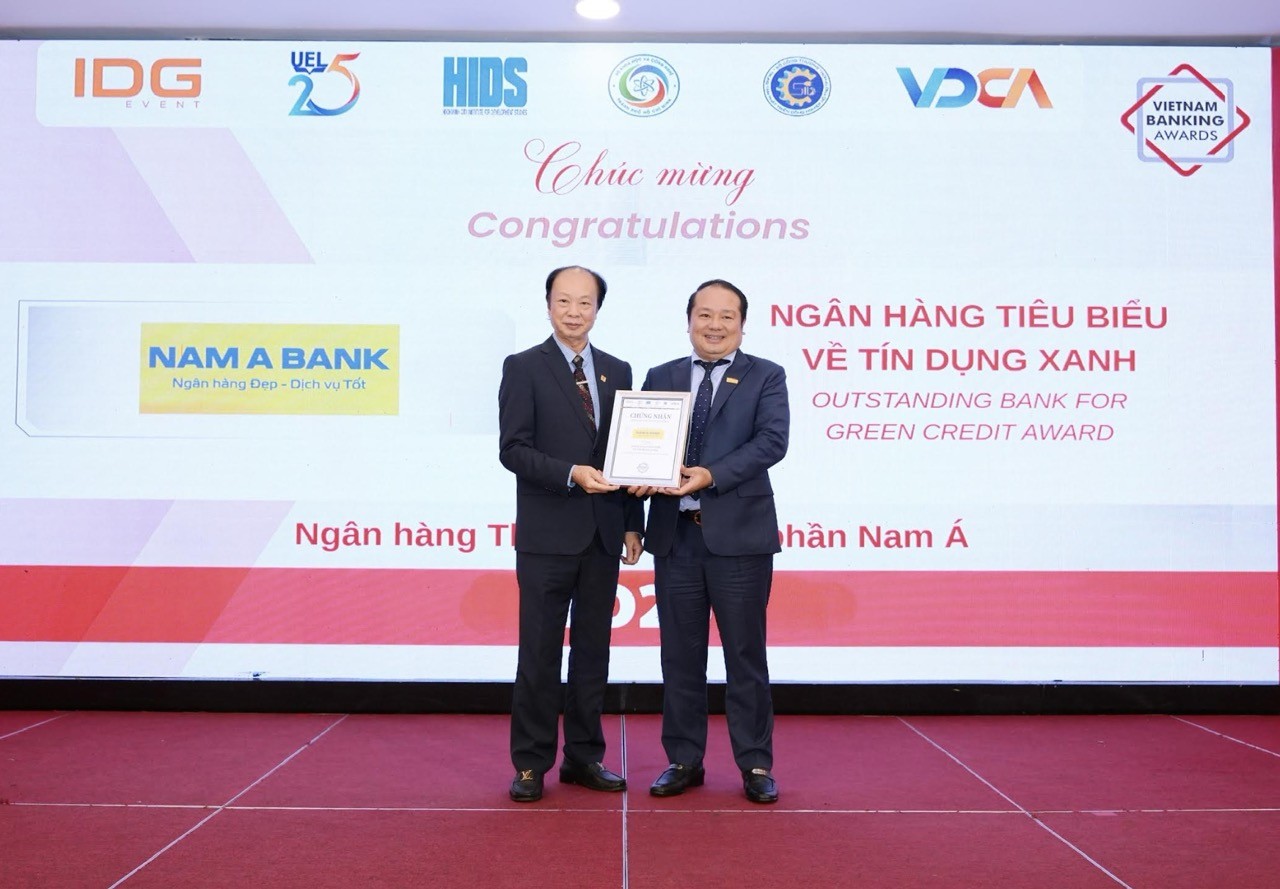 nam-a-bank-nhan-cu-dup-giai-thuong-tai-le-trao-giai-ngan-hang-viet-nam-tieu-bieu-2025-lon-1758256536.jpeg