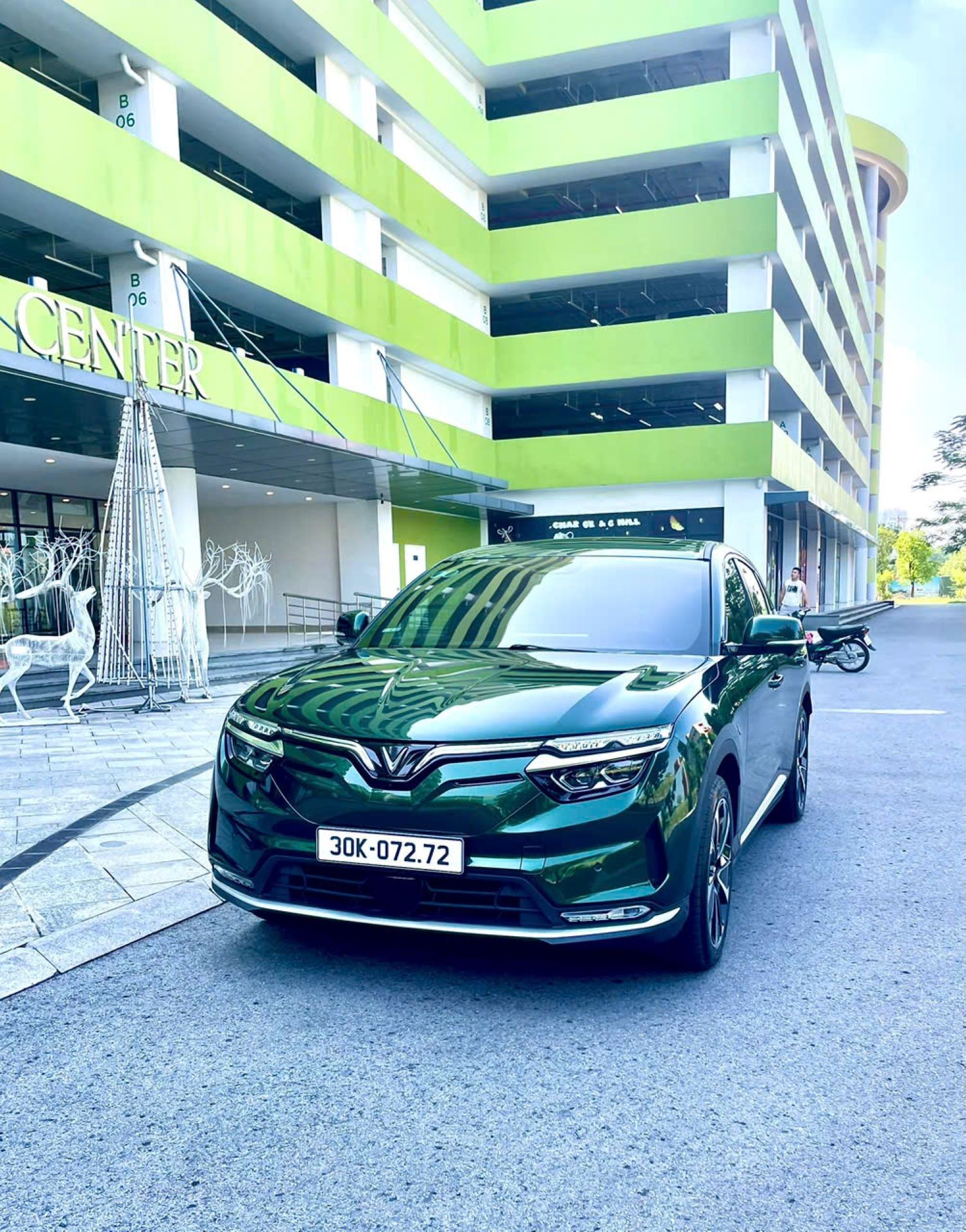 vinfast-vf-8-suv-dien-hop-gu-dan-it-nho-loat-cong-nghe-thong-minh-va-suc-manh-khung-2-1758513725.jpg