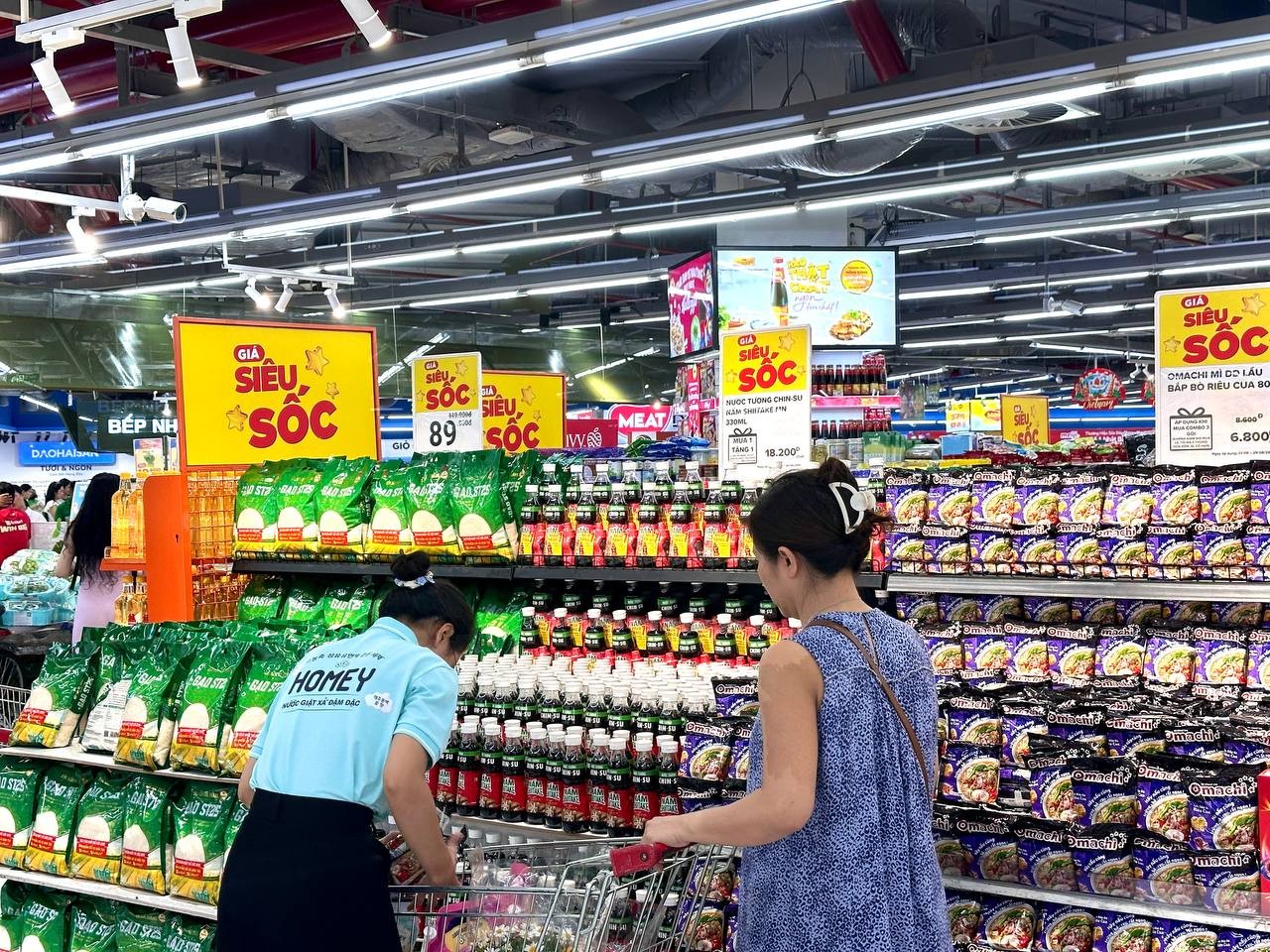 da-dang-hang-hoa-tai-sieu-thi-winmart-1759136587.jpg