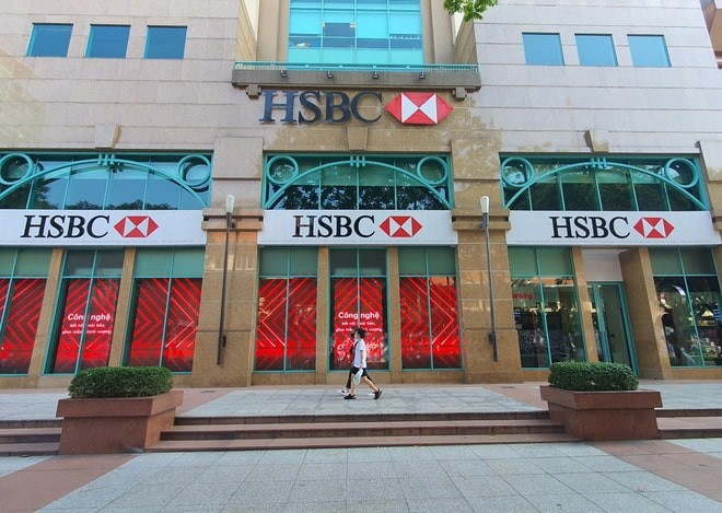 loi-nhuan-2-ngan-hang-ngoai-hsbc-viet-nam-va-shinhan-bank-viet-nam-cung-lao-doc-nua-dau-2025-1-1759110236.jpg