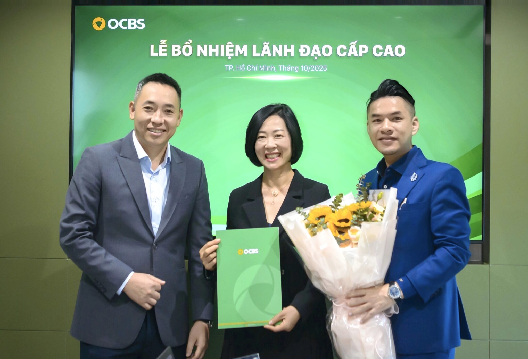 chan-dung-ba-hoang-thi-tuyet-hanh-tan-pho-tong-giam-doc-chung-khoan-ocbs-1759547608.jpg
