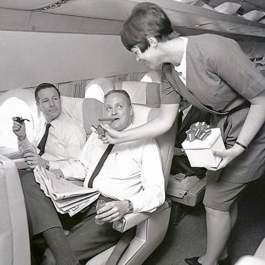 it-ai-biet-united-airlines-tung-van-hanh-executive-flights-chuyen-bay-bien-phi-co-thanh-cau-lac-bo-bi-mat2-1759691268.jpg