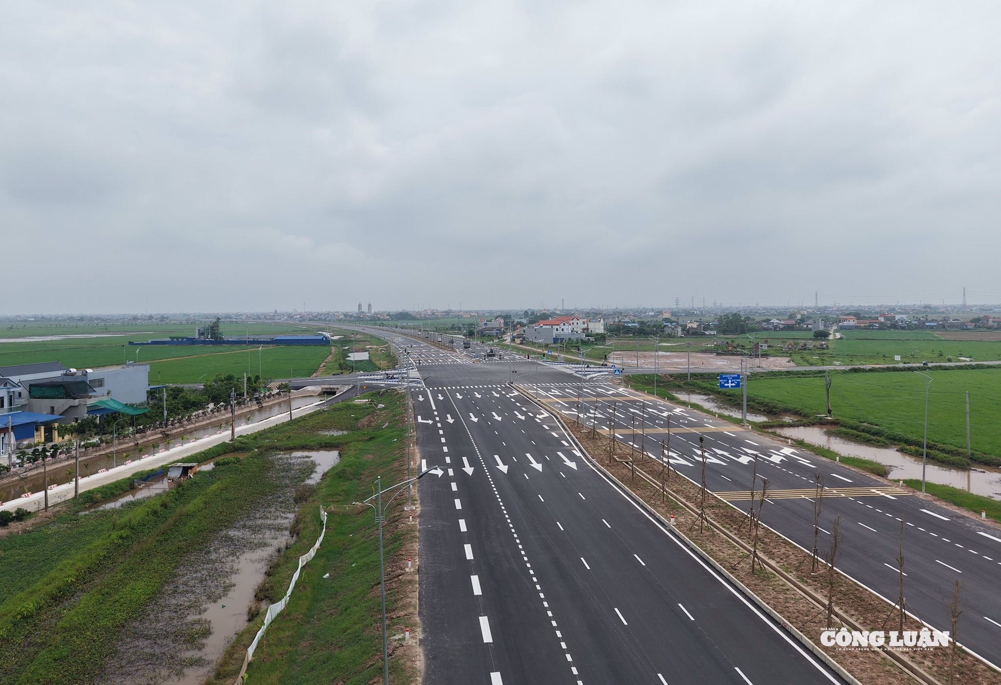 can-canh-tuyen-duong-6400-ti-dong-8-lan-xe-sap-hoan-thanh-o-ninh-binh5-1760497358.jpg