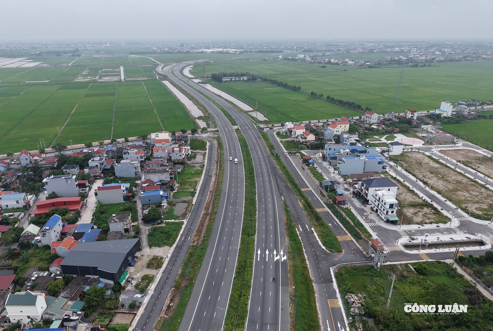can-canh-tuyen-duong-6400-ti-dong-8-lan-xe-sap-hoan-thanh-o-ninh-binh6-1760497359.jpg