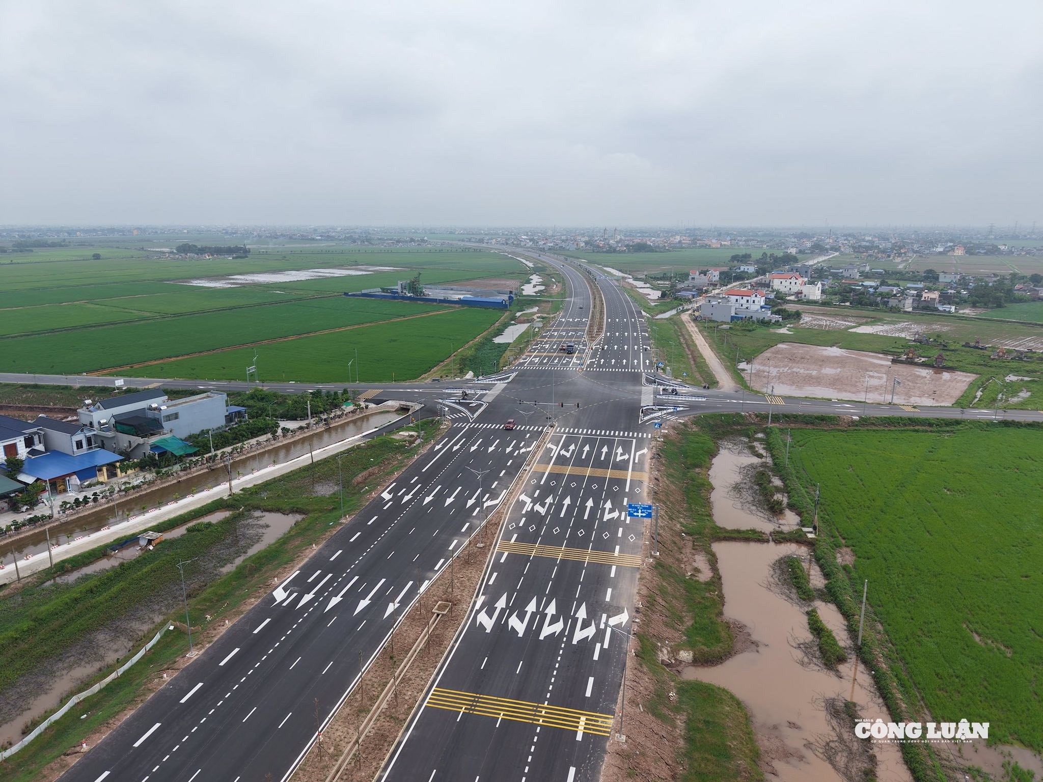can-canh-tuyen-duong-6400-ti-dong-8-lan-xe-sap-hoan-thanh-o-ninh-binh7-1760497358.jpg