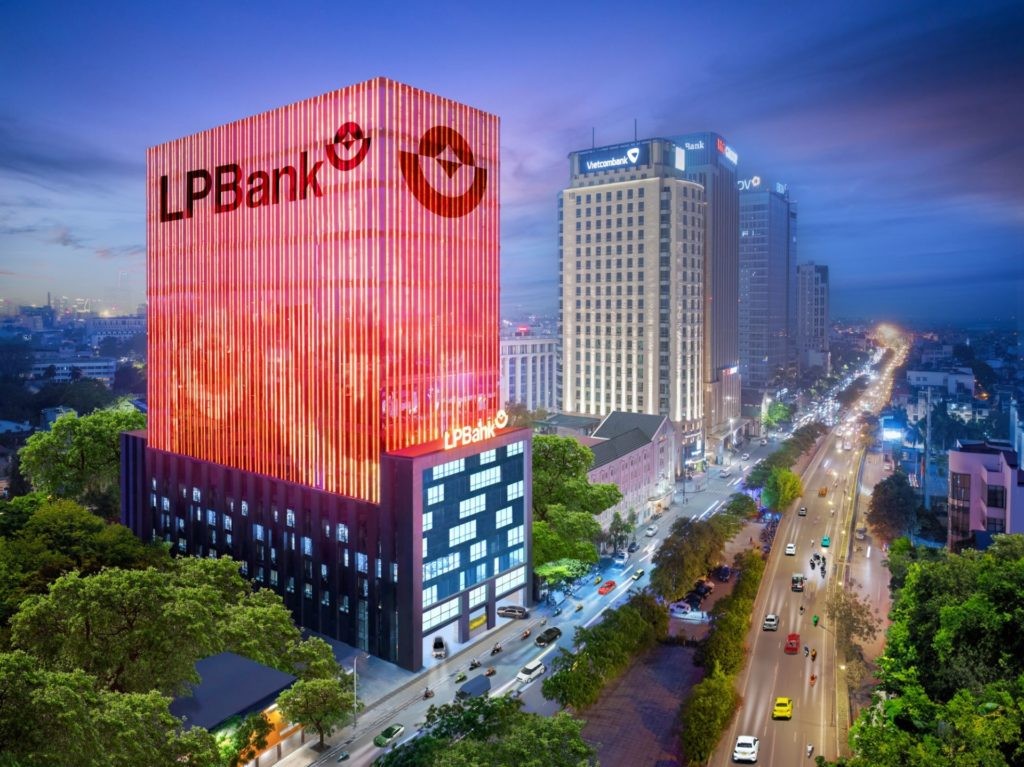 lpbank-lai-dam-hon-9600-ty-dong-chi-sau-9-thang-ky-luc-moi-trong-lich-su-hoat-dong-2-1761063039.jpg