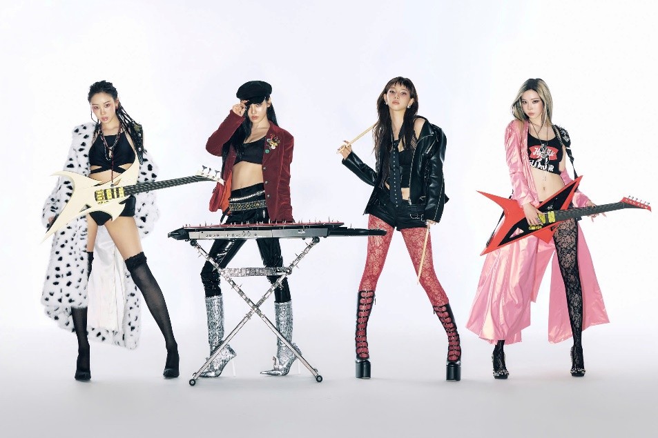 aespa-mang-vu-tru-k-pop-den-ha-noi-cung-8wonder-winter-2025-3-1761638143.jpeg